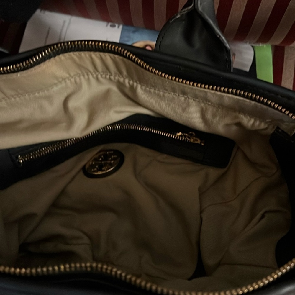 Women's medium purse